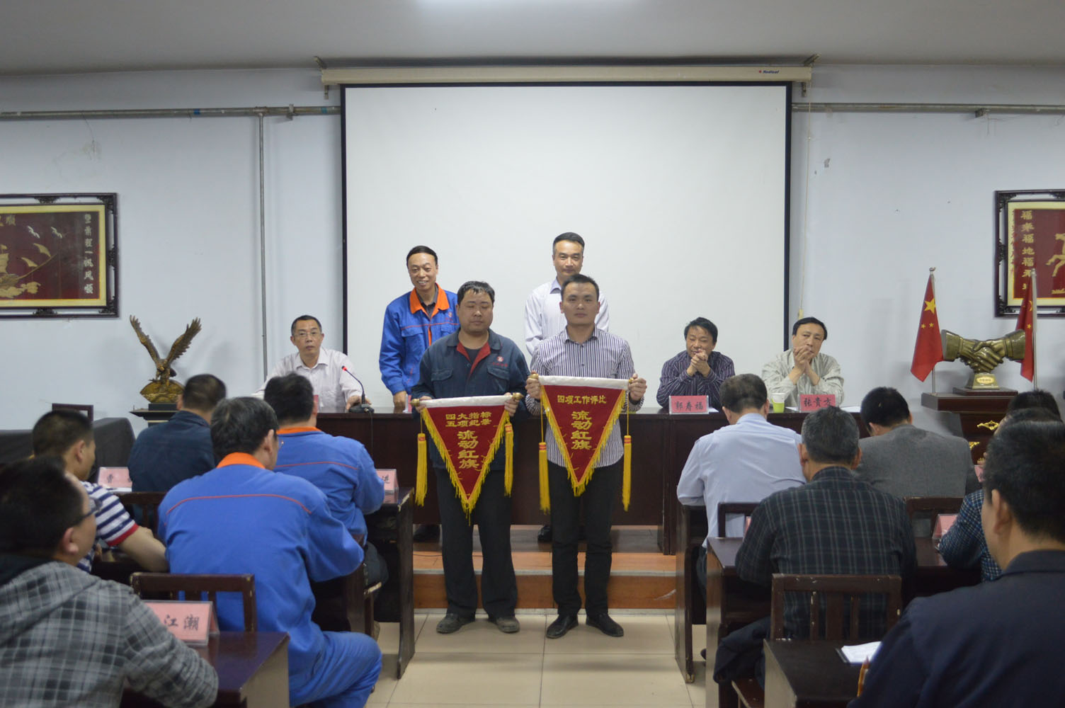 1972116578339848192.jpg 集团公司召开四月份工作总结大会.jpg